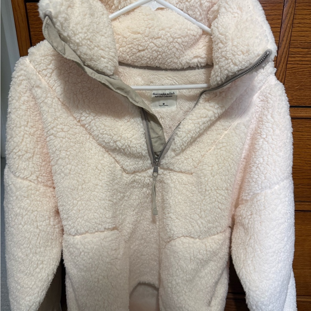 Abercrombie & Fitch soft Af collection. Sherpa Quarter-Zip Pullover